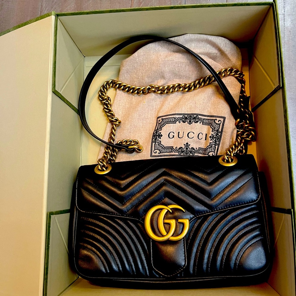 Black leather GG marmont medium matelasse shoulder bag cross body